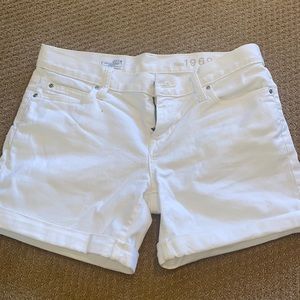GAP white sexy boyfriend shorts